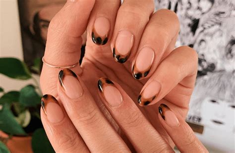 10 Fall Nails Colors That Will Enhance Your Manicures Society19