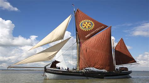 ft sailing barge cambria    years    hoo   winter