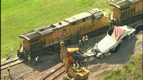 texas train crash train slams  float  texas vets parade  dead inspired  thunderbolt