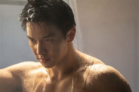 Lee Seung Gi Bares His Stunning 8 Pack Abs In New Stills For Vagabond