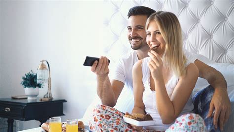 should married couples have a tv in the bedroom