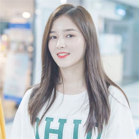 Facts About Nancy Jewel Mcdonie Of Momoland That You