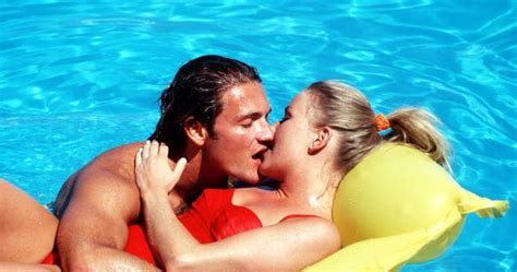 Couples That Travel Stay Together And Have Better Sex Omgfacts