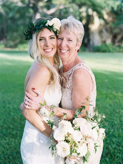 55 heartwarming mother daughter wedding photos mother daughter