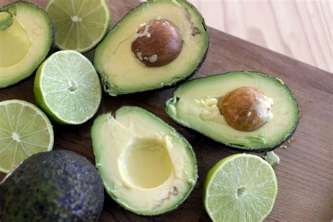 How To Remove Avocado Pits Without Slicing Yourself Toronto Star