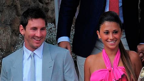 lionel messi misses training after girlfriend antonella roccuzzo gives