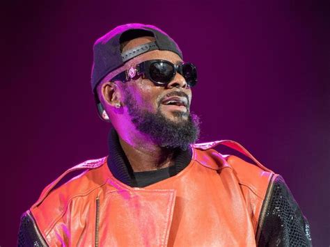 r kelly sex assault claims friends of singer ‘hand sex tapes over to