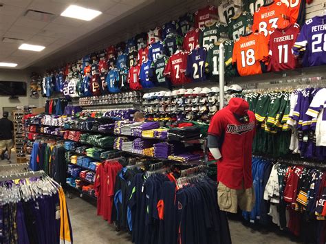 mall  america store moves  improves pro image sports