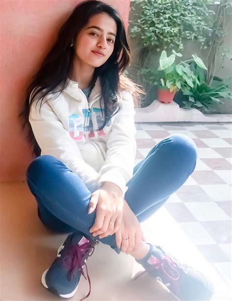 helly shah hot images hd photos in shorts photoshoots