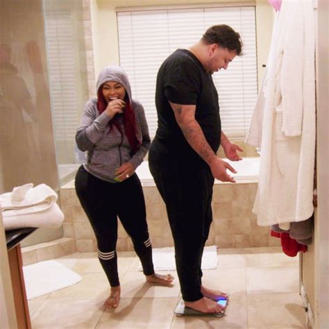 rob kardashian weighs 300 lbs and it s all blac chyna s fault watch