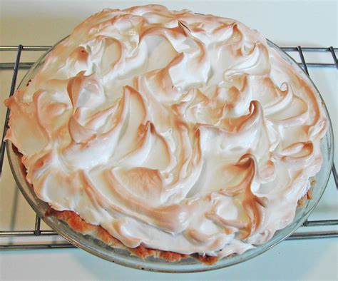 iowa housewife    tips  meringue pie topping
