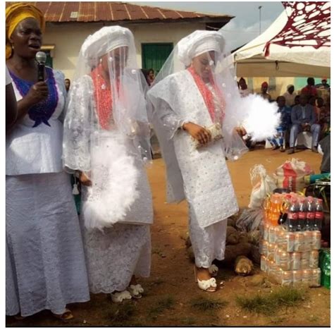 Identical Twin Sisters Get Married On Same Day To Men From