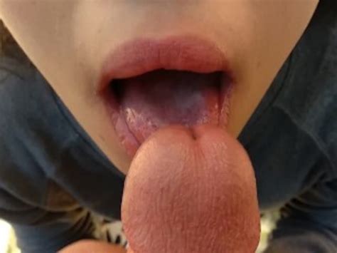 who is this amateur asian swallowing cum in public