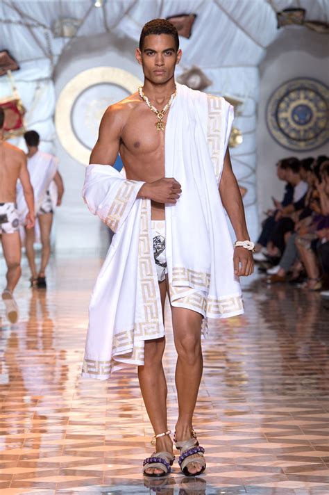 Look 25 Versace Men S Spring Summer 2015 Fashion Show