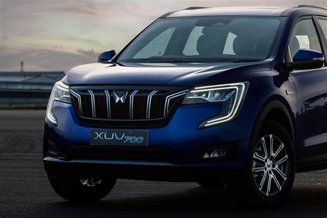 mahindra xuv unveiled power packed engines mile long list  features ht auto