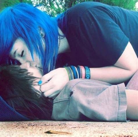 Kiss Alternative Couple Love With Images Cute Emo