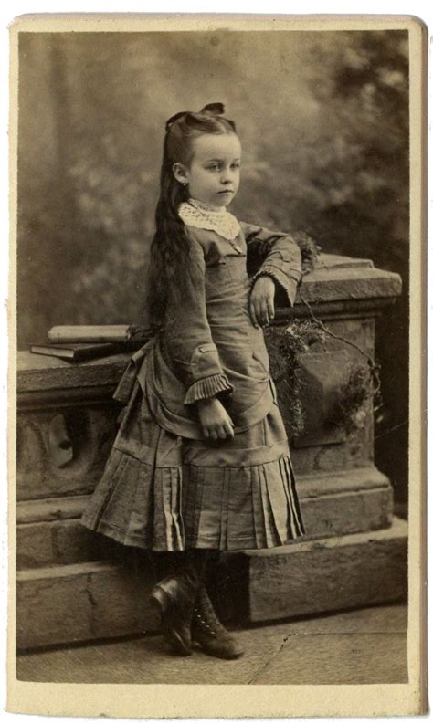 Late C 1800s Girl Photo Винтажные картины Винтаж детские фото