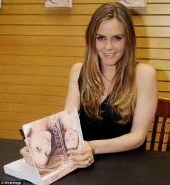 alicia silverstone shows fit figure at the kind mama book signing daily mail online
