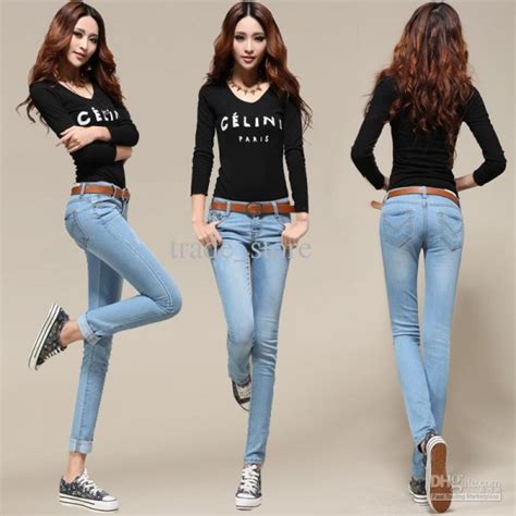 Latest Styles And Trends Of Jeans For Women Over 40 0014