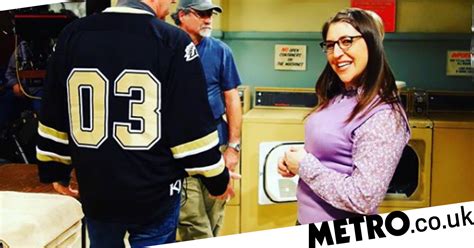 The Big Bang Theory S Mayim Bialik Amy Teases Final Laundry Room Scene