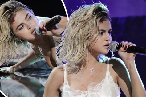 american music awards 2017 selena gomez flashes knickers in raunchy