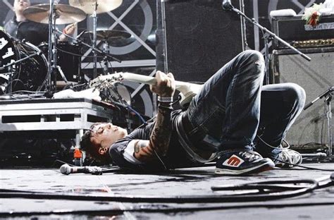 yeah don t mind frank crawling around on the floor and playing guitar my chemical romance