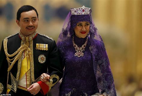 sultan of brunei s son prince abdul malik gets married in a sea of gold daily mail online