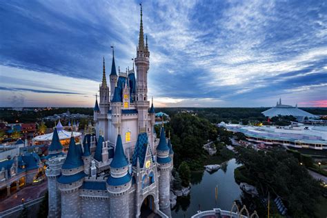 magic    walt disney world resort theme parks prepare   guests