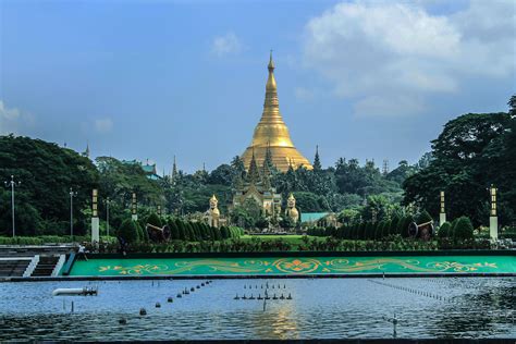 shwedagon pagoda pagoda  yangon thousand wonders