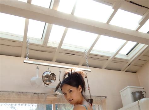 sanokjiji sexy maria ozawa in her kitchen