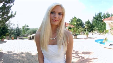 watch alluring blonde beauty candee licious who loves
