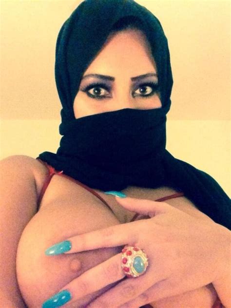 big tits and great ass muslim in hijab free porn
