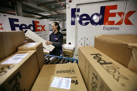 oversize orders  giving fedex  big delivery headache chicago tribune