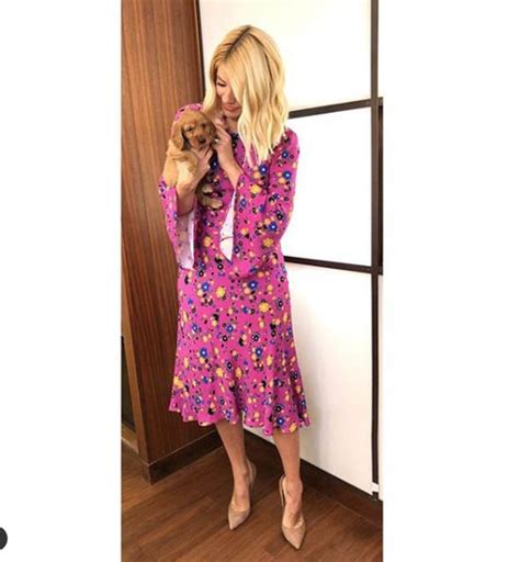holly willoughby news this morning host bares legs in