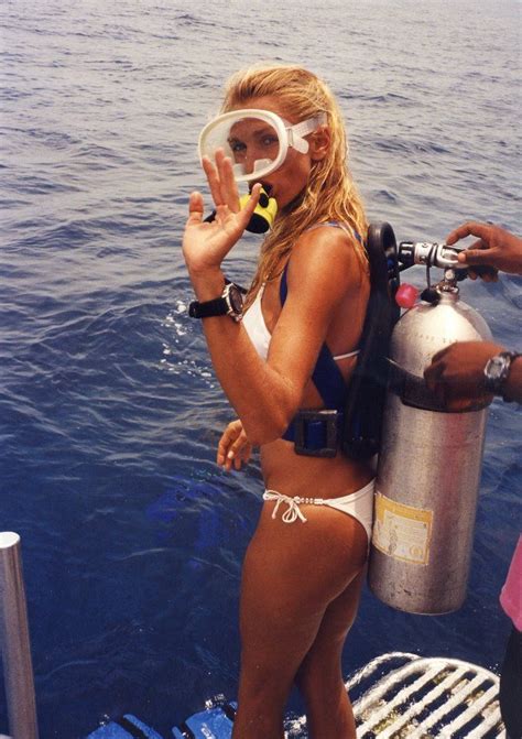 scuba diving sexy women naked photo