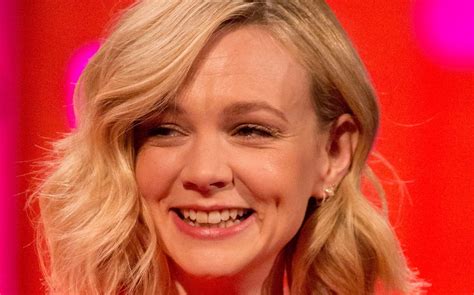 carey mulligan says film sets still difficult for mothers