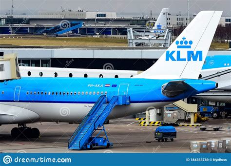 klm royal dutch airlines airplane logo   tail   airbus    amsterdam schiphol