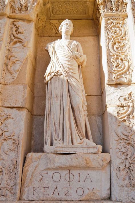 statue de sofia dans ephesus photo stock image du romain femme