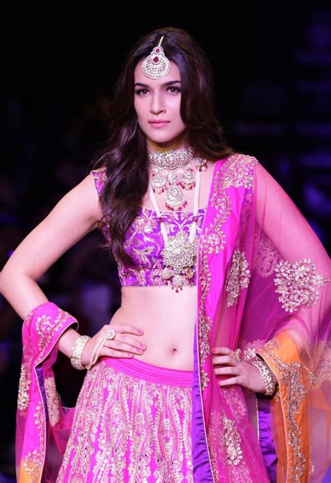 High Quality Bollywood Celebrity Pictures Kriti Sanon Super Sexy Navel