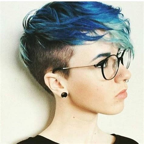 Short Hair Pixie Cut Hairstyle With Glasses Ideas 94