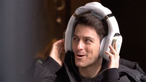 these big ass headphones massage your ears and look cool as fuck noisey