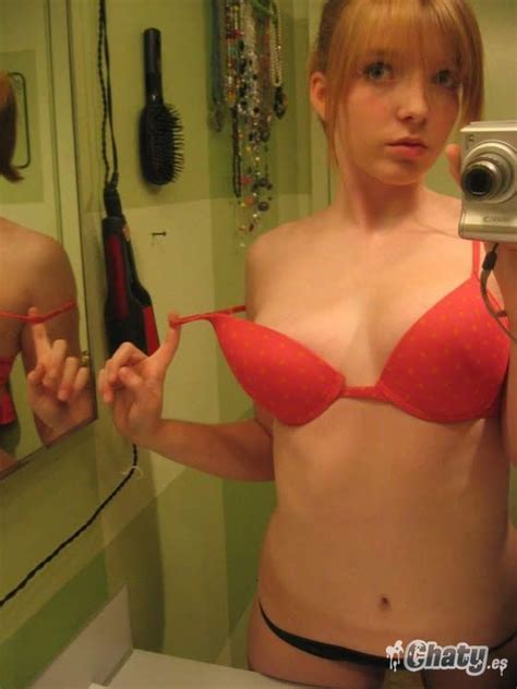 jovencita sacandose fotos desnuda al espejo galerias de fotos caseras