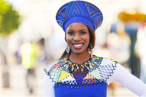 afrique du sud jeune femme africaine costume traditionnel zoulou del tour