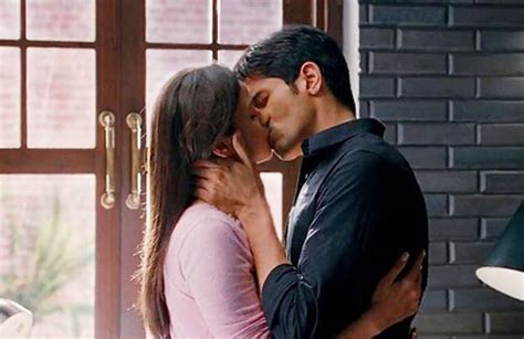Alia Bhatt Kissing Sidharth Malhotra