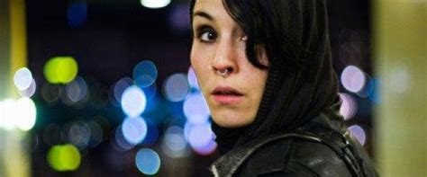 the girl with the dragon tattoo movie review 2010 roger ebert