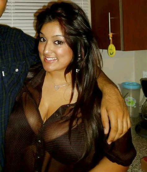 desi bhabhi spicy aunty bra deep cleavage crushing boobs