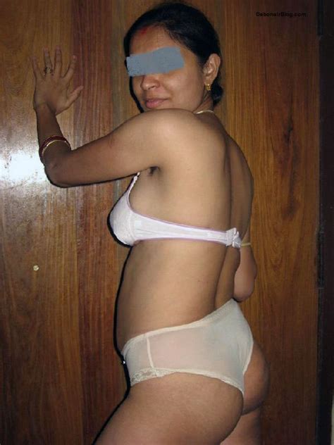 hot indian unsatisfied brahmin aunty showing her big butts navel boobs armpits n choot pics