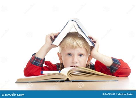vermoeid meisje met dak van het boek stock foto image  zitting hoofd