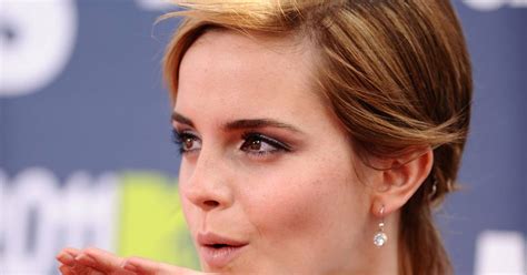 Emma Watson En Promo Prend La Pose Bisou Puretrend