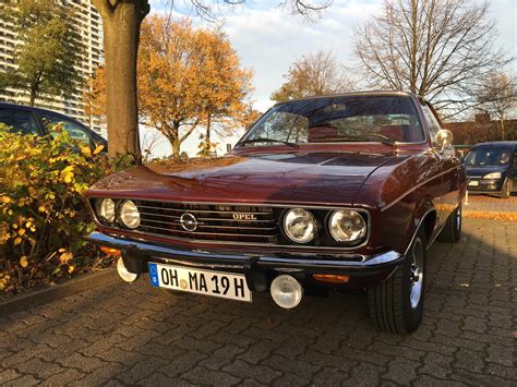 opel manta  berlinetta  taragonarot baujahr juni  aufgenommen